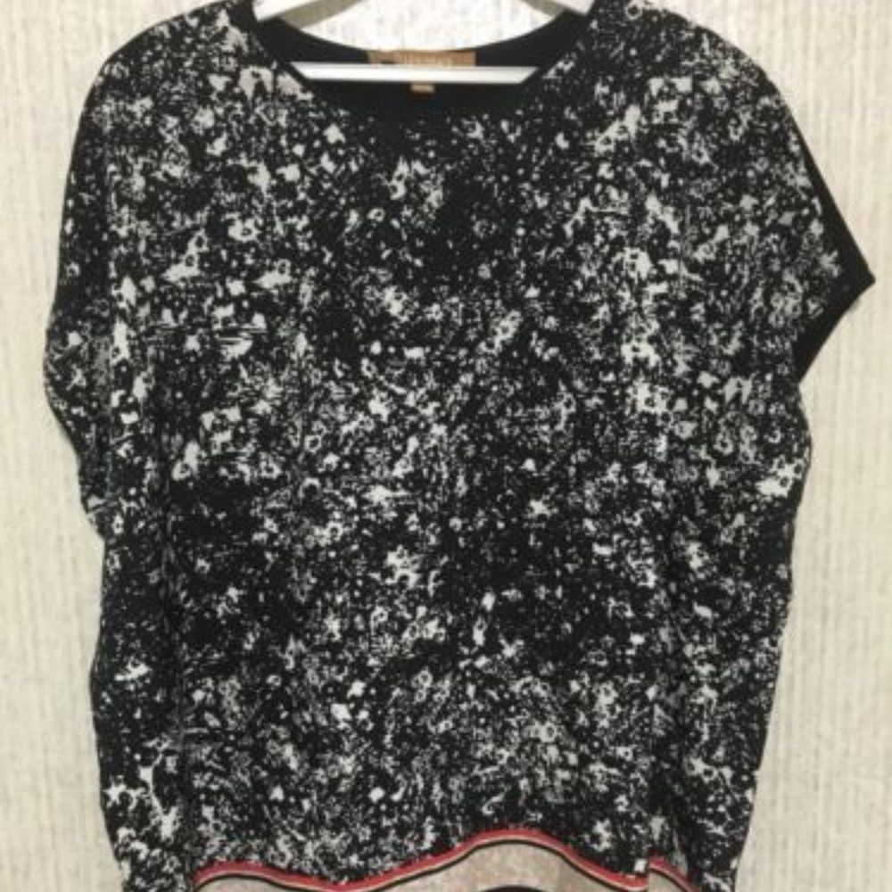Hi-Low Blouse Medium Black Red White Cap Sleeve